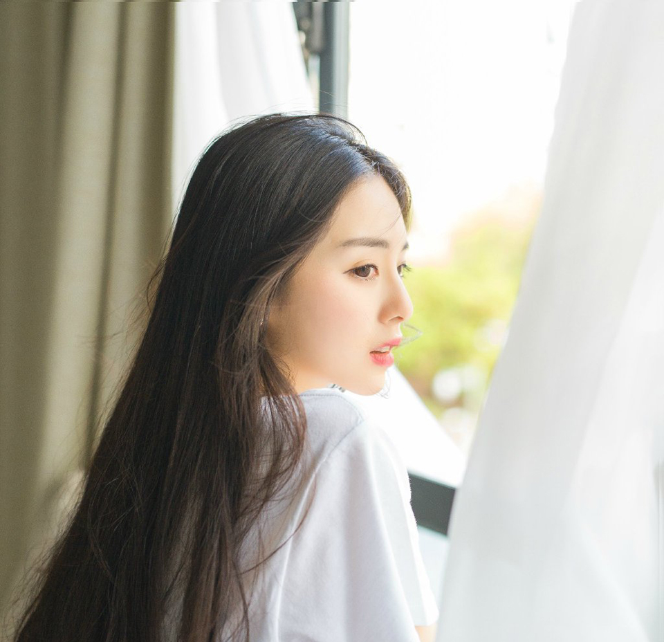 我说:”怕什么,风头早过去了。你以为咱们警察真那么关心破案啊,大部分案子都是顺便破的,比如说抓住一个街上偷东西的,结果审出来杀了人。一般杀人的案子都是这么破的。”——韩寒《一座城池》